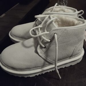 Ugg Neumel boot size 4 big kids fits women size 6 in white